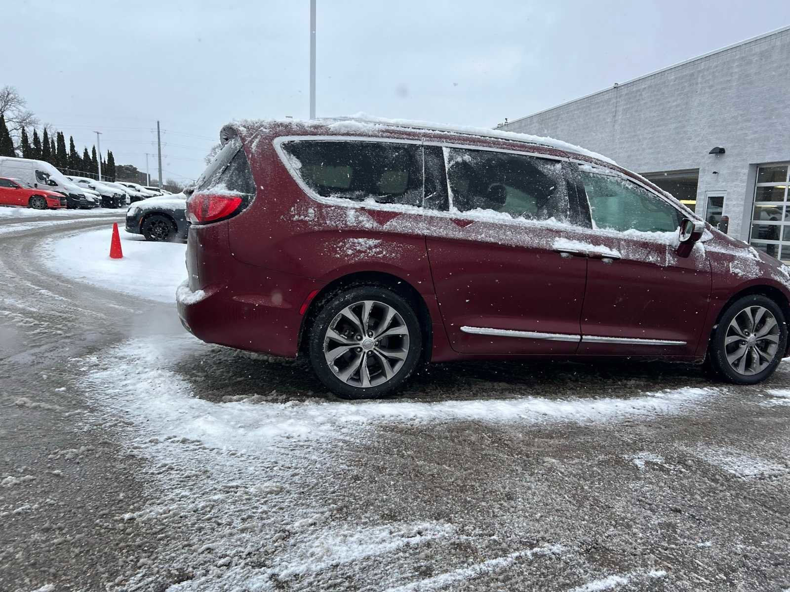 Certified 2019 Chrysler Pacifica Limited w/ Tire & Wheel Group image 19