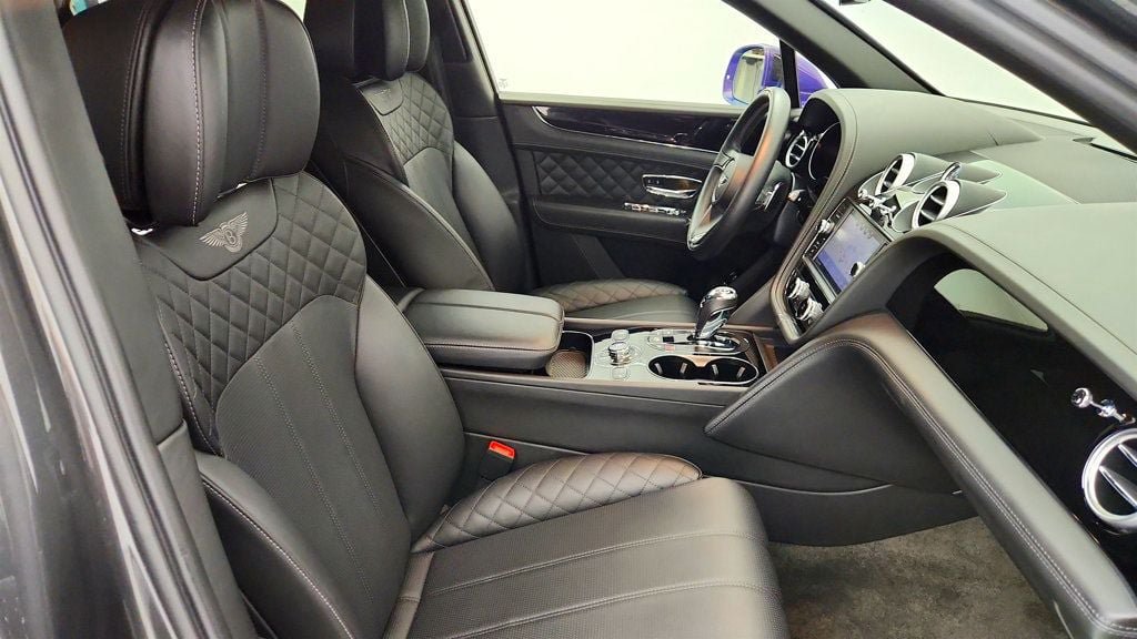 Used 2018 Bentley Bentayga AWD/4WD image 37