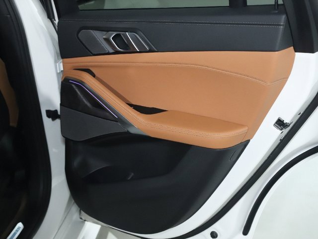 Used 2026 BMW X6 xDrive40i w/ Premium Package image 32