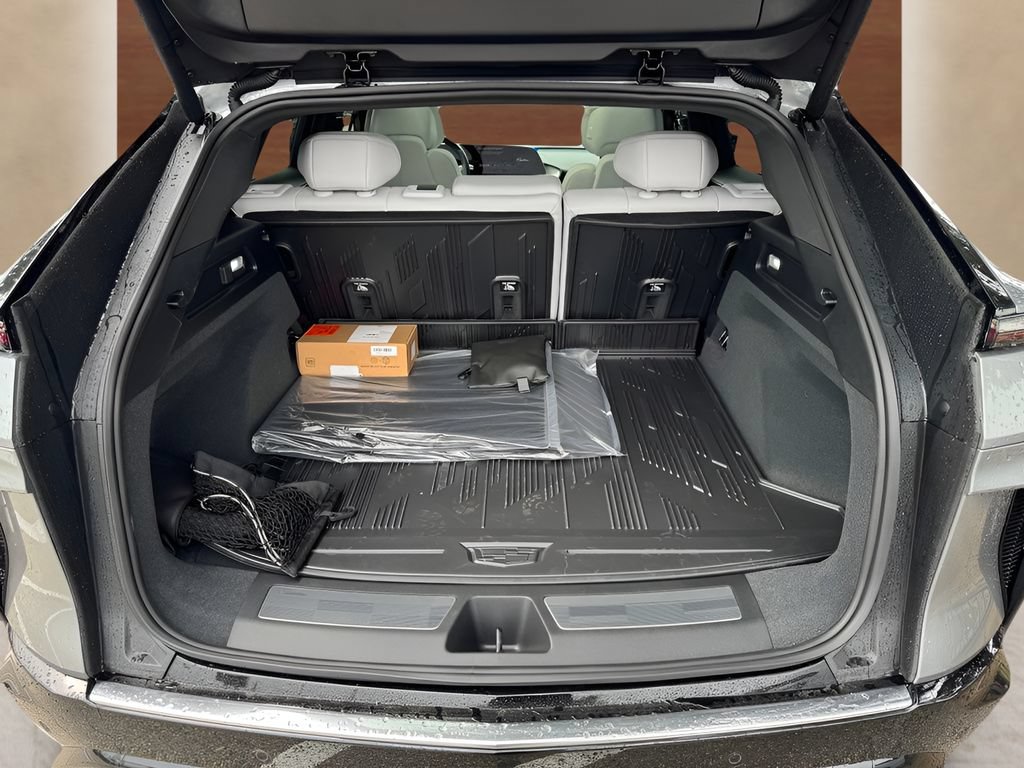 New 2026 Cadillac Lyriq Luxury w/ LPO, Floor Liner Package AWD/4WD image 9