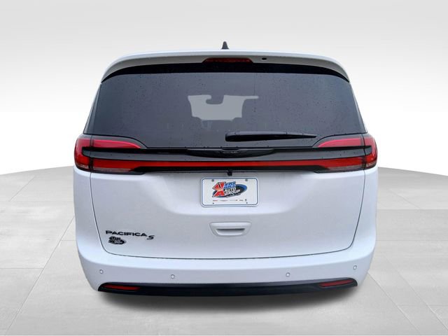 New 2026 Chrysler Pacifica Select image 4
