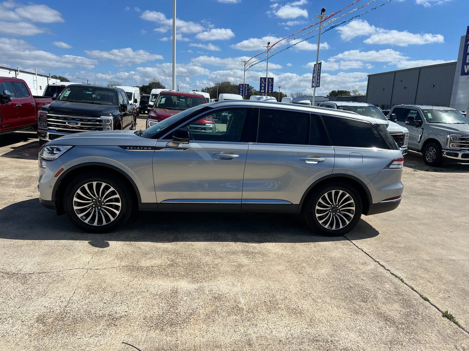 Used 2022 Lincoln Aviator Reserve w/ Equipment Group 201A AWD/4WD image 6