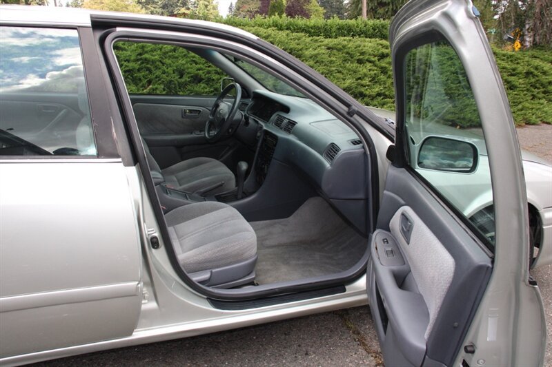 Used 2000 Toyota Camry LE w/ Value Pkg 3 FWD image 14