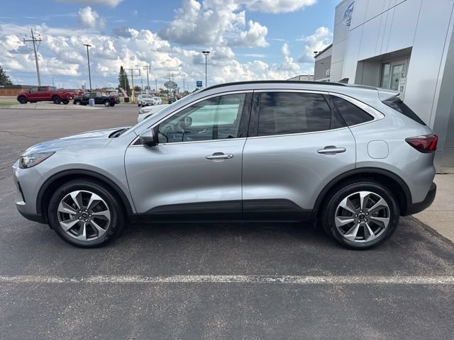 Certified 2023 Ford Escape Platinum w/ Class II Trailer Tow Package AWD/4WD image 4