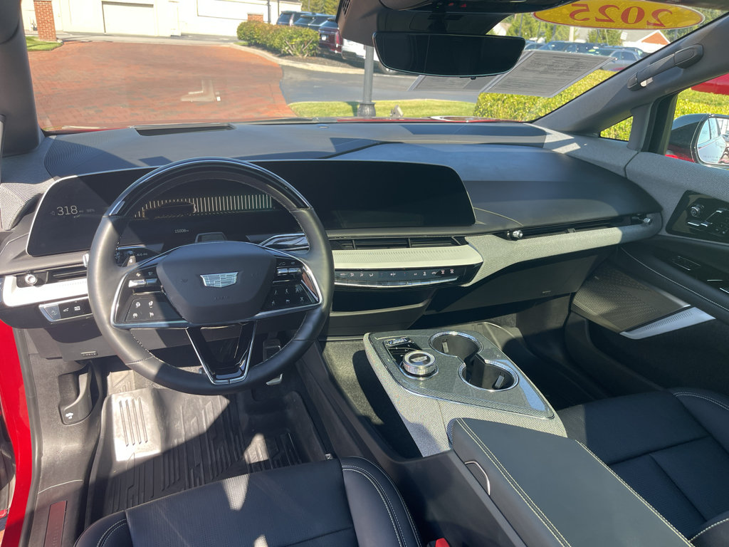 Used 2025 Cadillac Optiq Sport 2 w/ LPO, Floor Liner Package AWD/4WD image 32