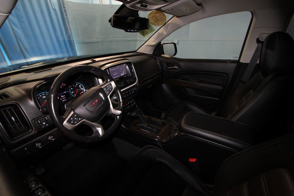 Used 2019 GMC Canyon Denali image 2