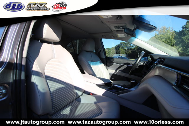Used 2020 Toyota Camry SE FWD image 14