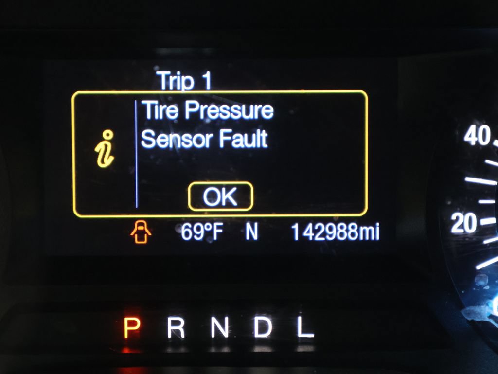 Used 2017 Ford Fusion SE FWD image 37