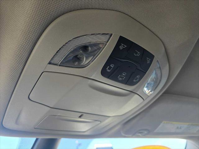 Used 2024 Chrysler Pacifica Touring-L FWD image 34