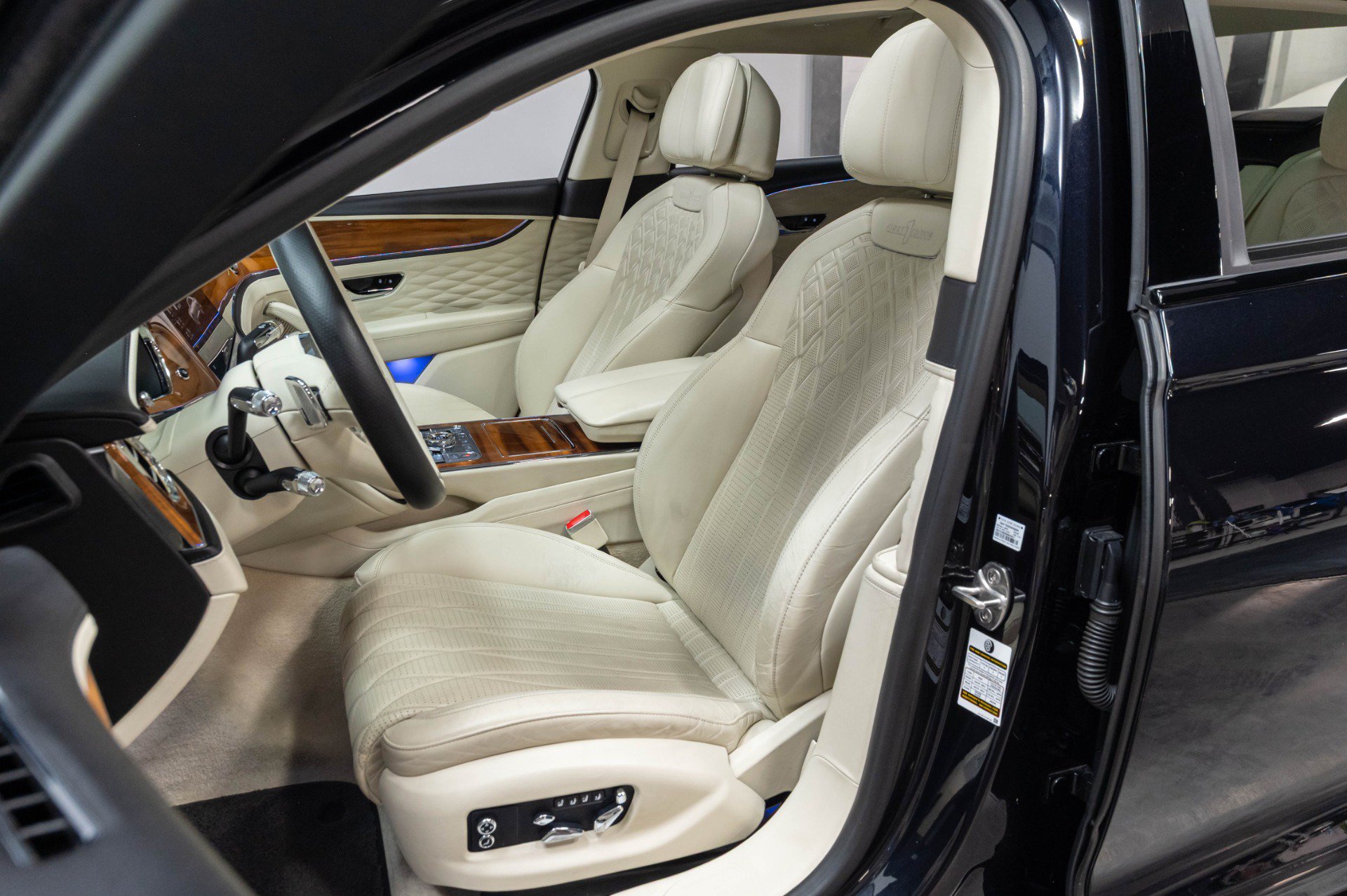 Used 2021 Bentley Flying Spur W12 AWD/4WD image 14
