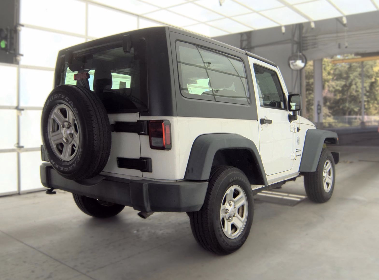 Used 2015 Jeep Wrangler Sport w/ Connectivity Group AWD/4WD image 4