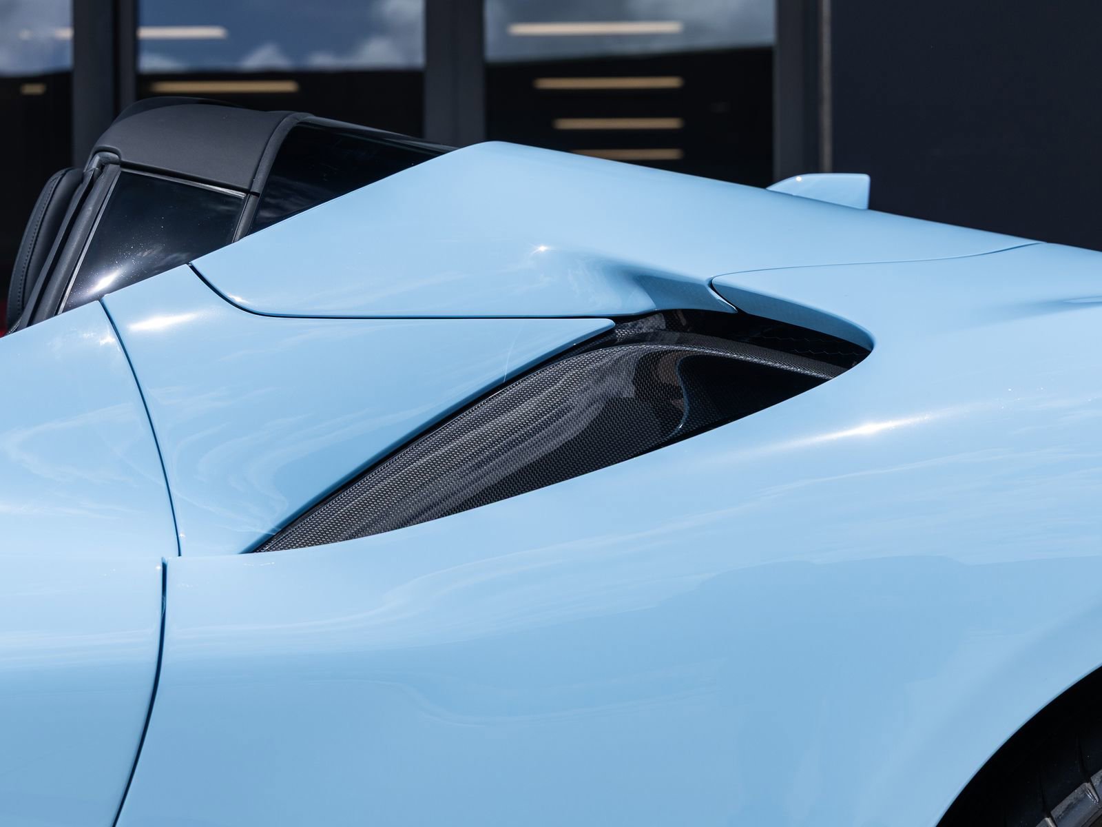 Used 2024 Ferrari SF90 Spider image 19
