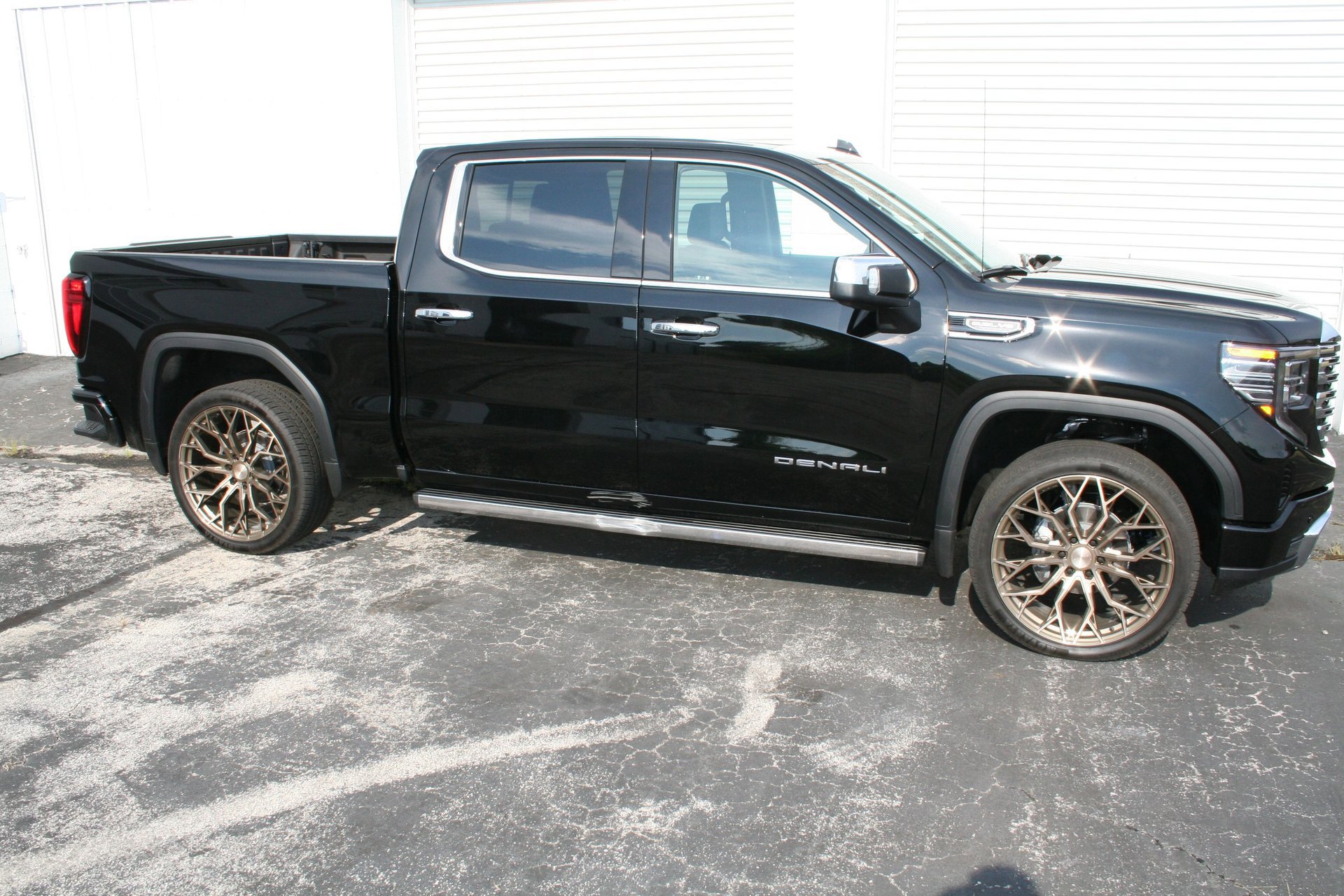 Used 2024 GMC Sierra 1500 Denali w/ Denali Reserve Package image 3