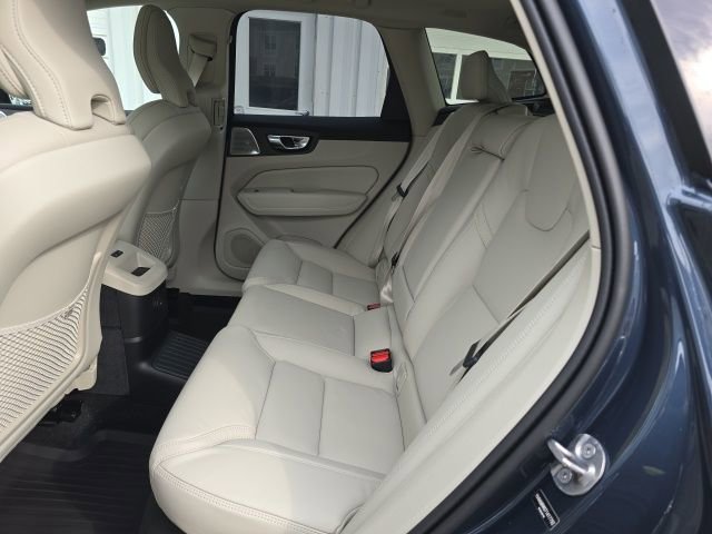 New 2026 Volvo XC60 T8 Ultra w/ Climate Package image 17