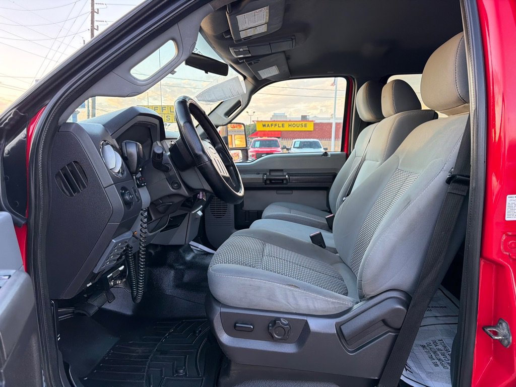 Used 2011 Ford F550 4x4 Crew Cab Super Duty w/ XLT Interior Pkg image 24