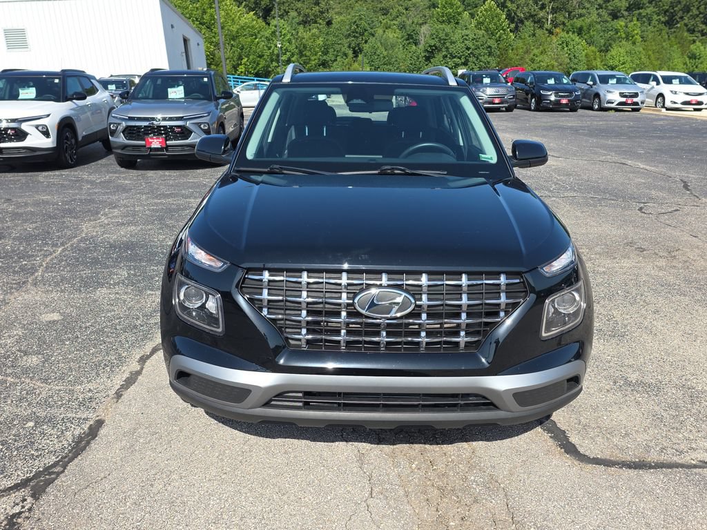 Used 2023 Hyundai Venue SEL FWD image 3
