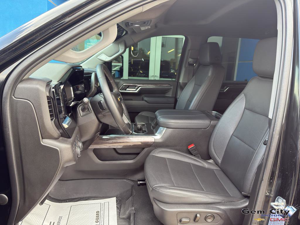 Used 2024 Chevrolet Silverado 2500 LTZ w/ LTZ Convenience Package image 16