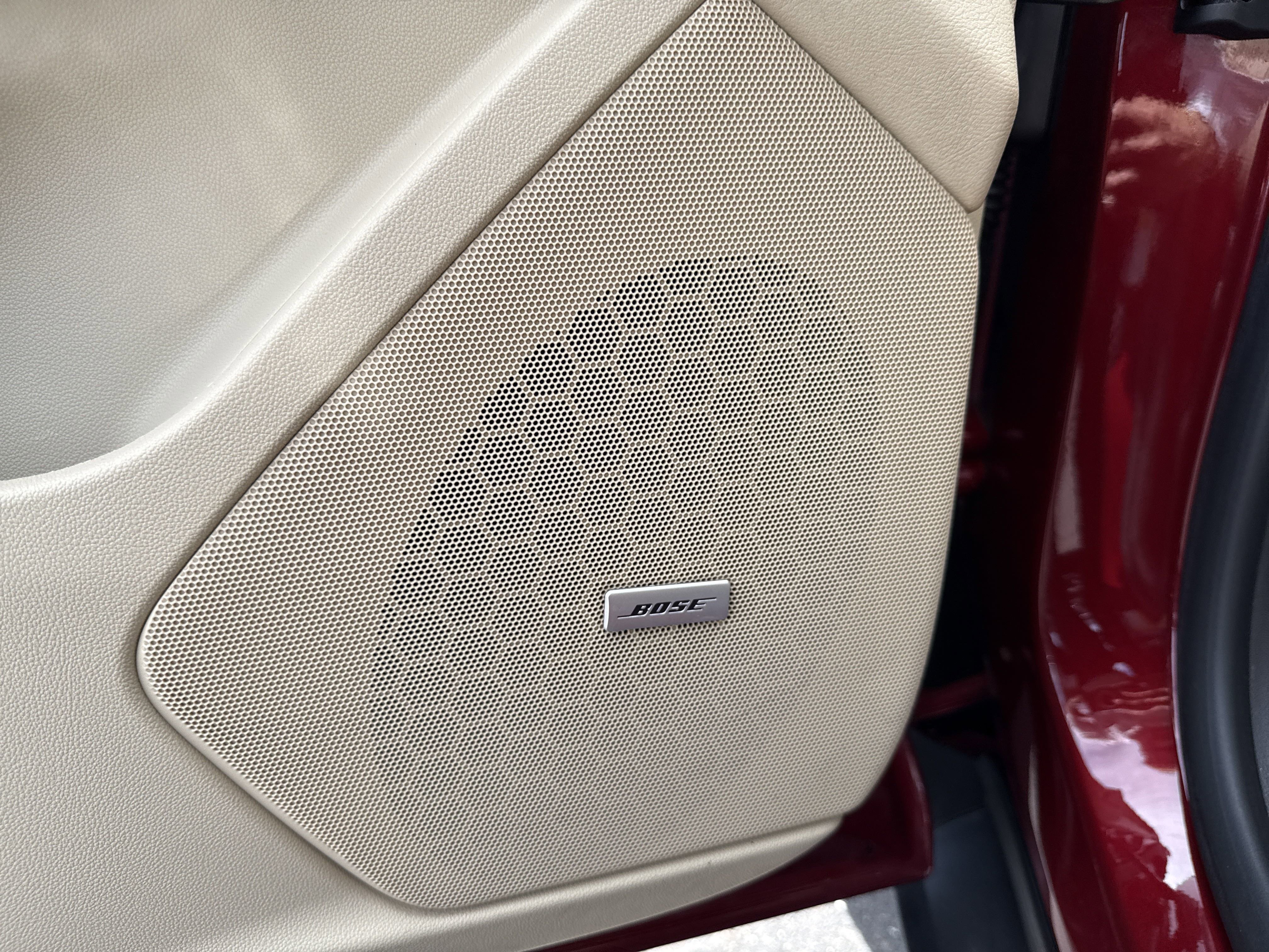 Used 2018 Cadillac XT5 Luxury w/ Driver Awareness Package image 11