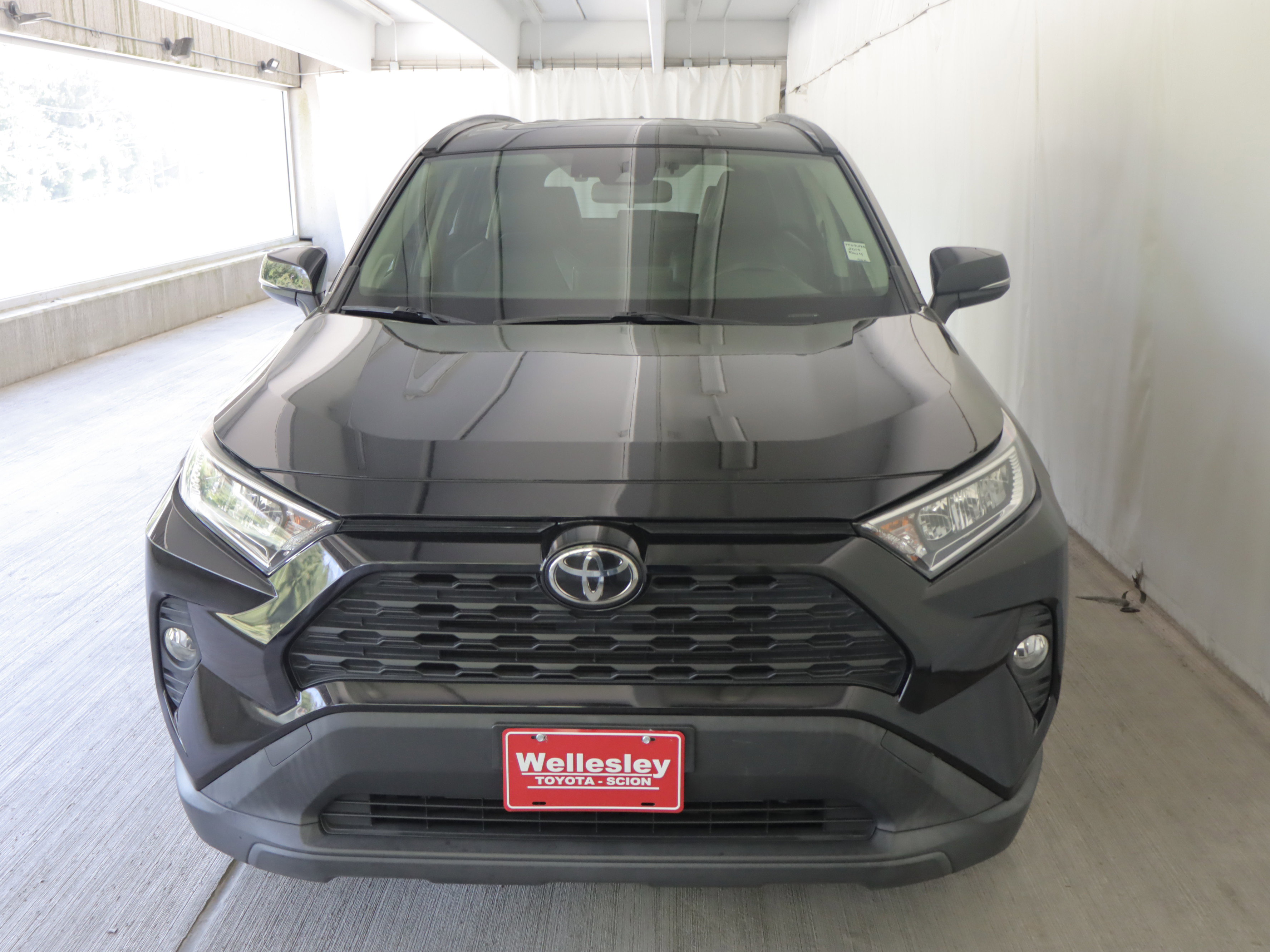 Used 2019 Toyota RAV4 XLE Premium w/ Cold Weather Package AWD/4WD image 4