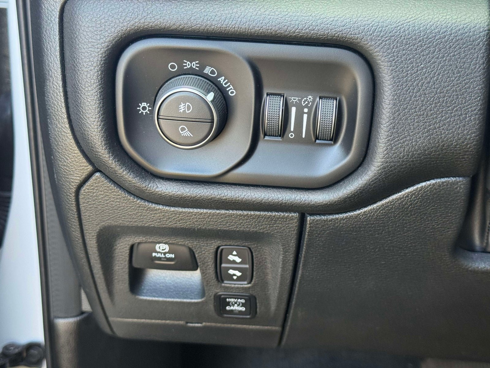 Used 2024 RAM 1500 Laramie AWD/4WD image 19