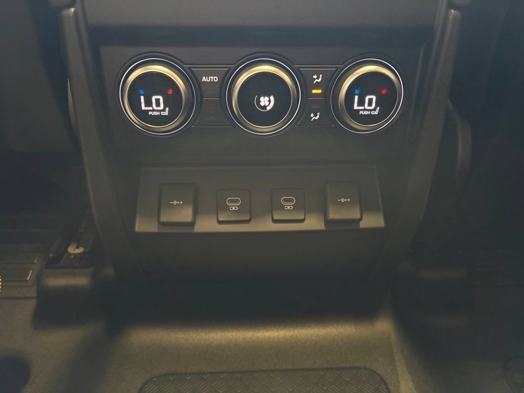 Used 2022 Land Rover Defender 110 SE AWD/4WD image 19
