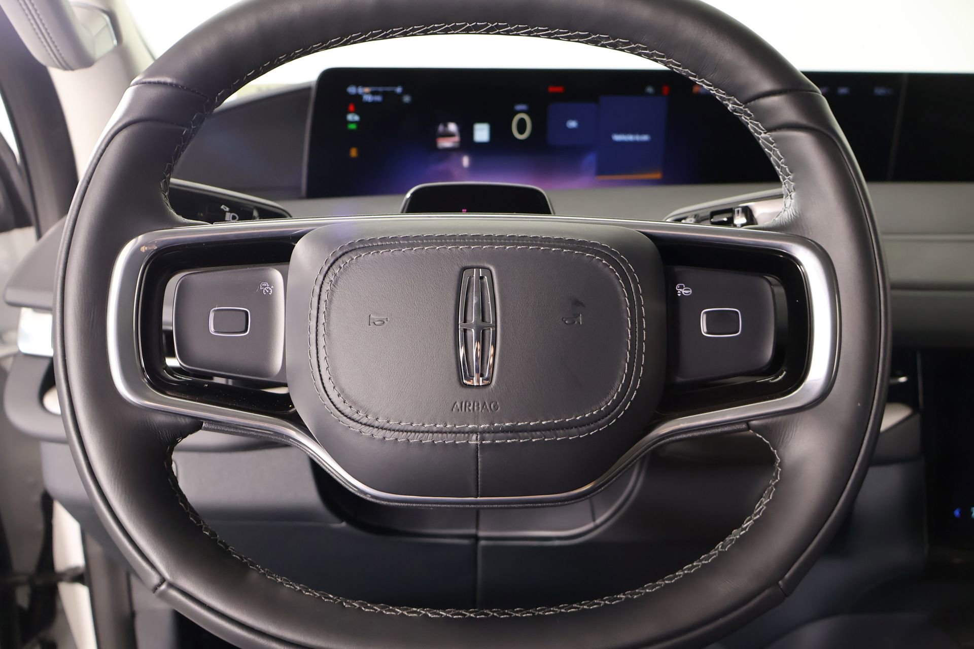 New 2026 Lincoln Navigator Premiere image 3