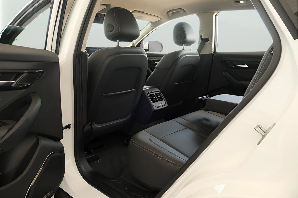 New 2025 VinFast VF 8 Eco image 19