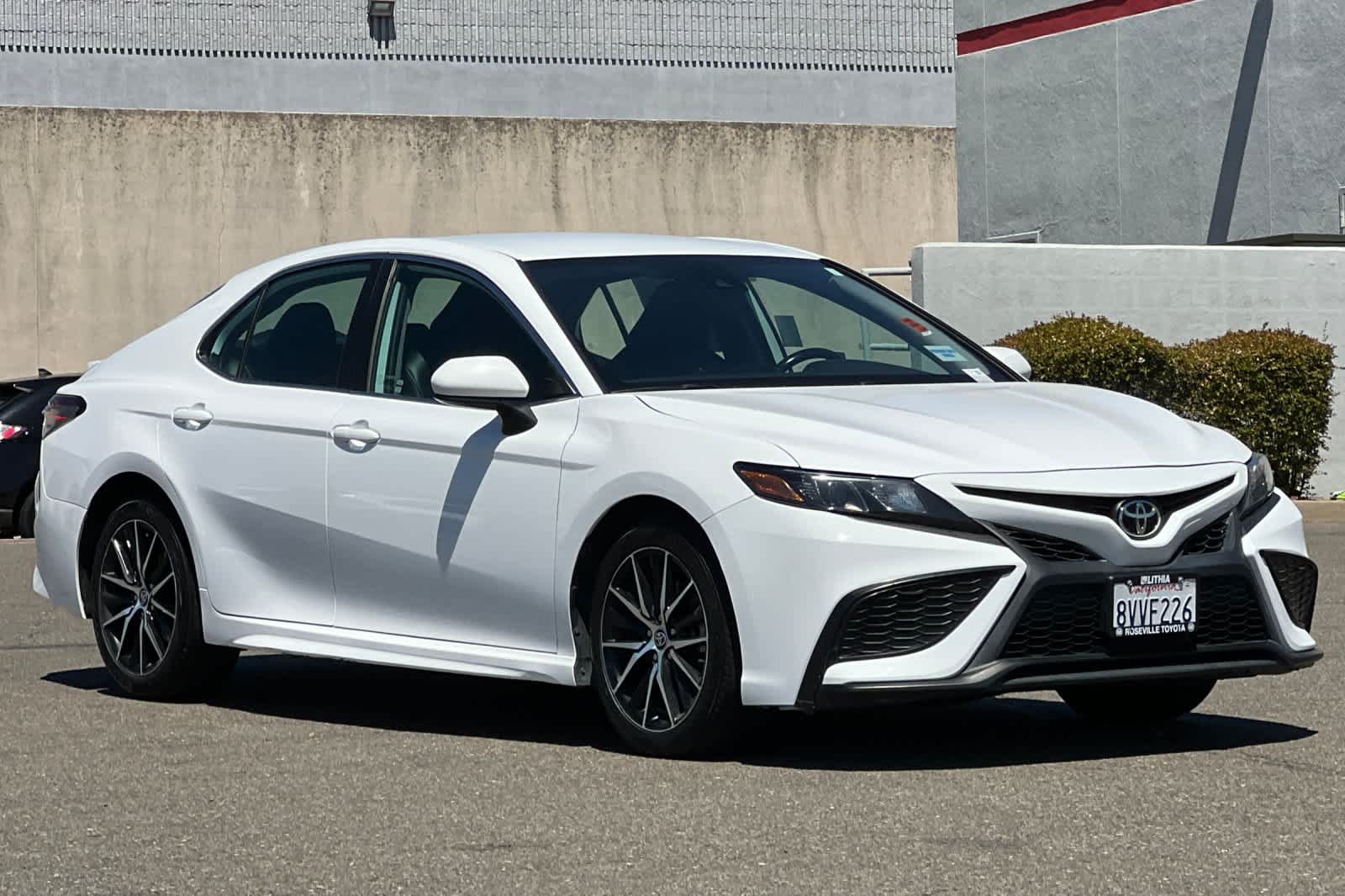 Used 2021 Toyota Camry SE FWD image 5