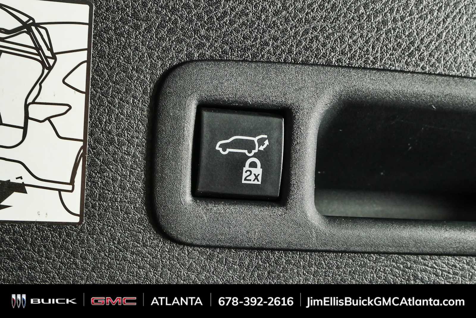 Used 2024 Toyota Sienna XLE FWD image 34