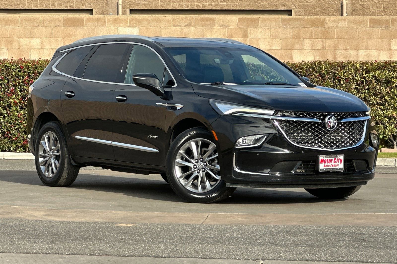Certified 2023 Buick Enclave Avenir image 2