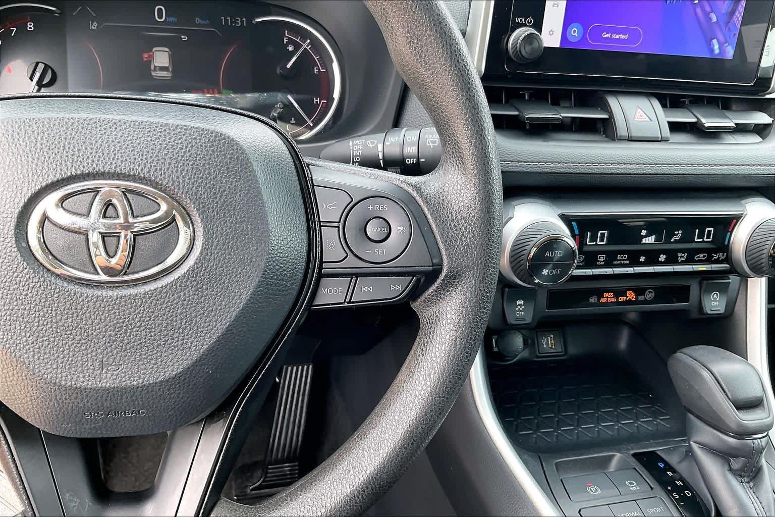 Used 2025 Toyota RAV4 XLE FWD image 47