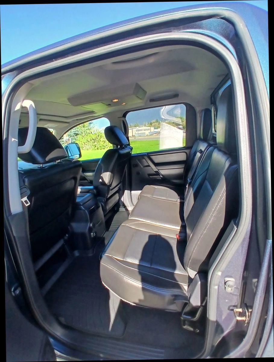 Used 2013 Nissan Titan SL AWD/4WD image 10
