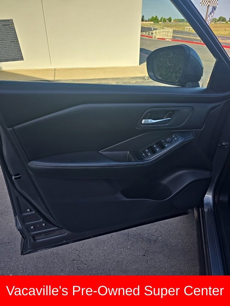 Used 2024 Nissan Rogue SV AWD/4WD image 10