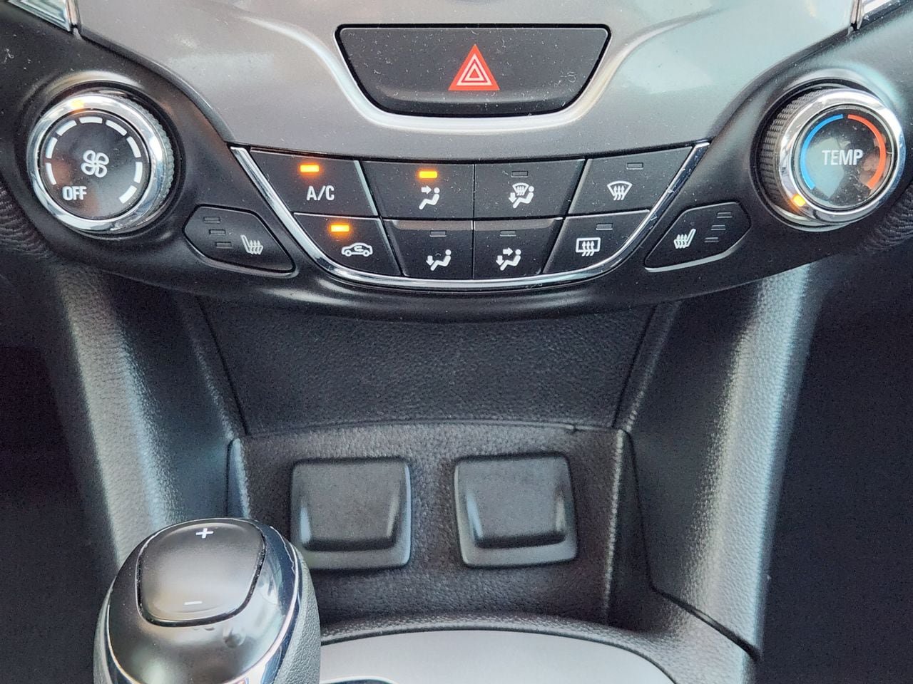 Used 2017 Chevrolet Cruze LT w/ Sun And Sound Package FWD image 18