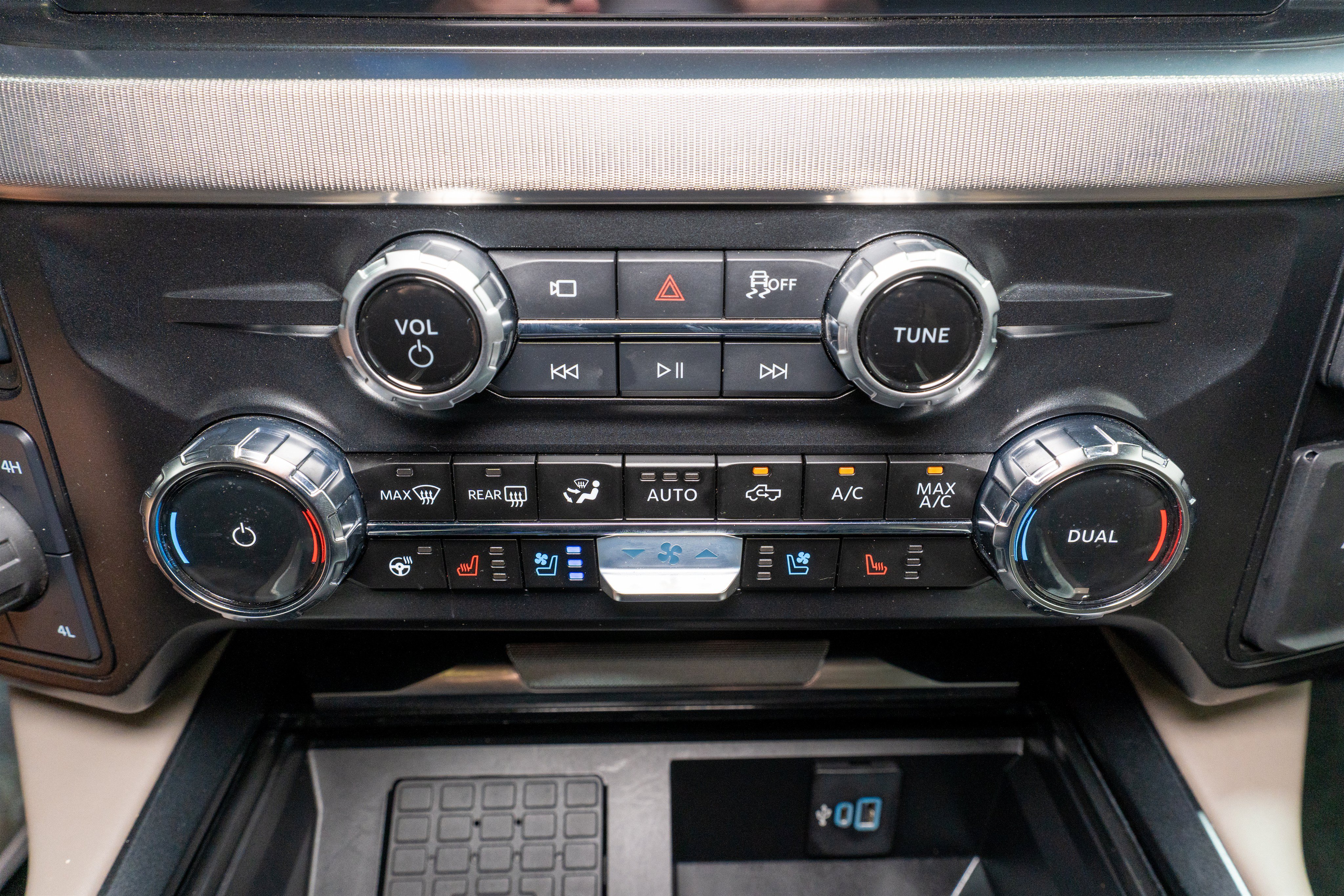 Used 2025 Ford F250 Platinum w/ Platinum Plus Package AWD/4WD image 24