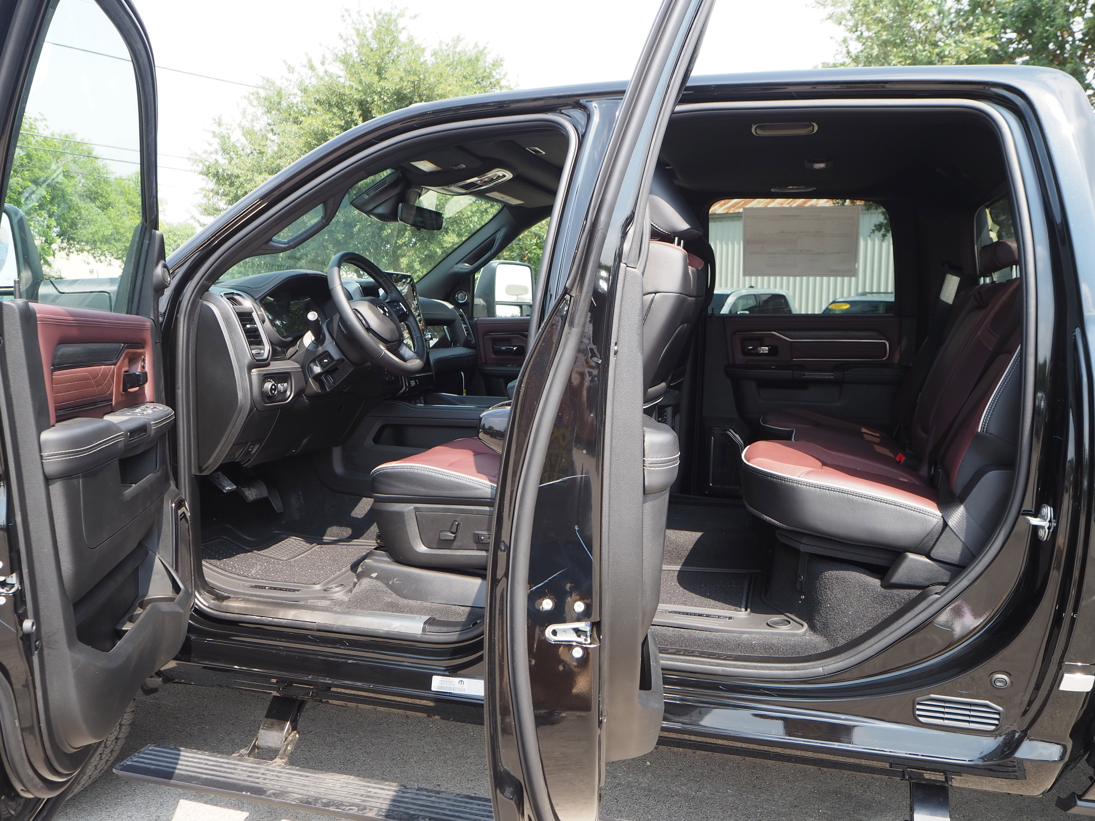 New 2025 RAM 2500 Limited AWD/4WD image 10