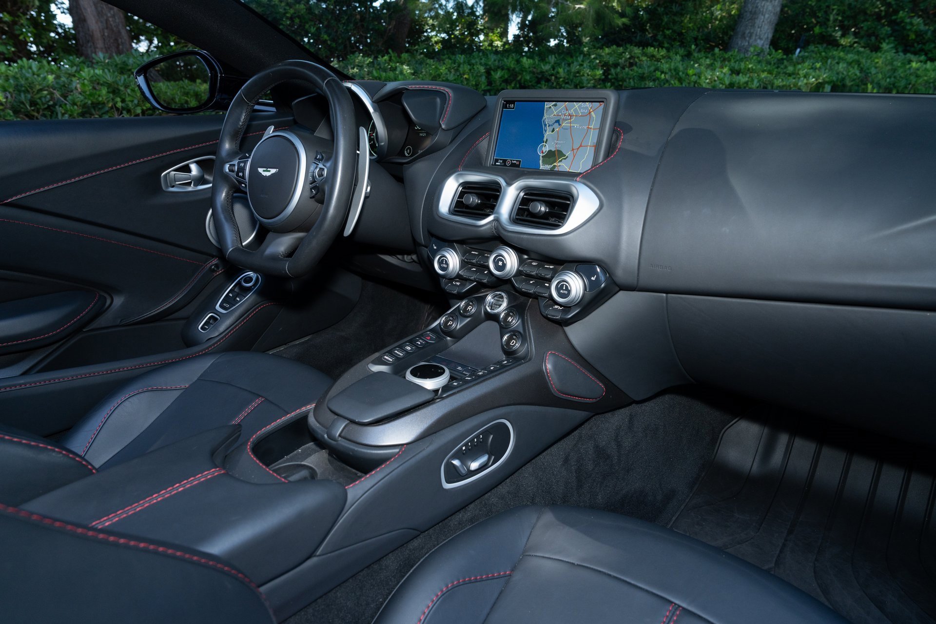 Used 2023 Aston Martin V8 Vantage Roadster image 17