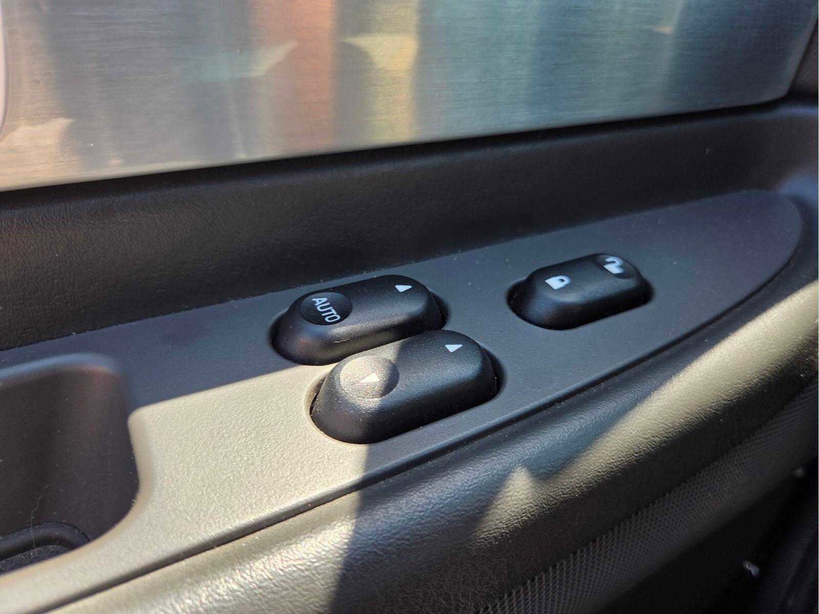 Used 2002 Ford Thunderbird Deluxe image 20