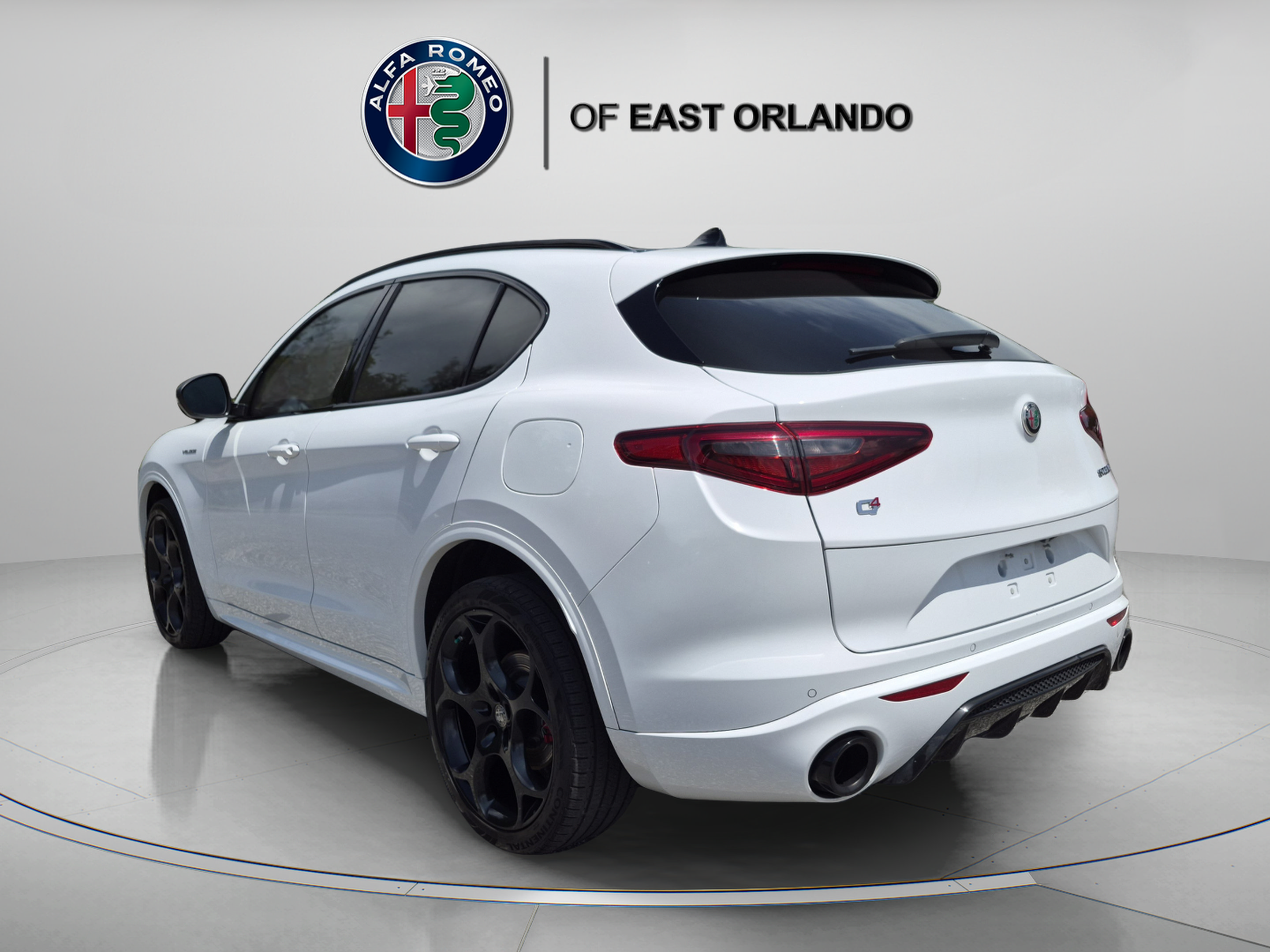 Used 2023 Alfa Romeo Stelvio Veloce AWD/4WD image 5