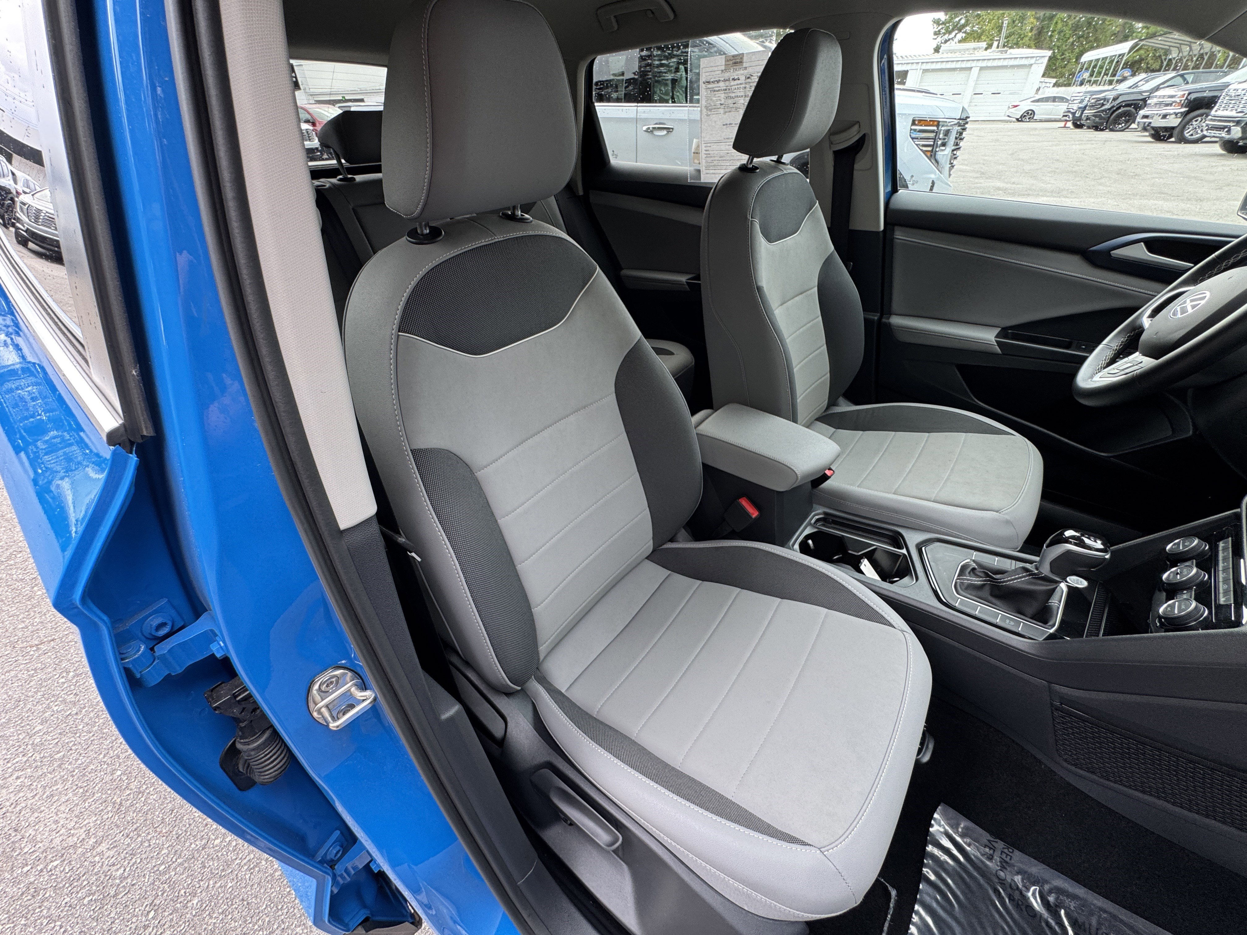 Used 2024 Volkswagen Taos SE image 19