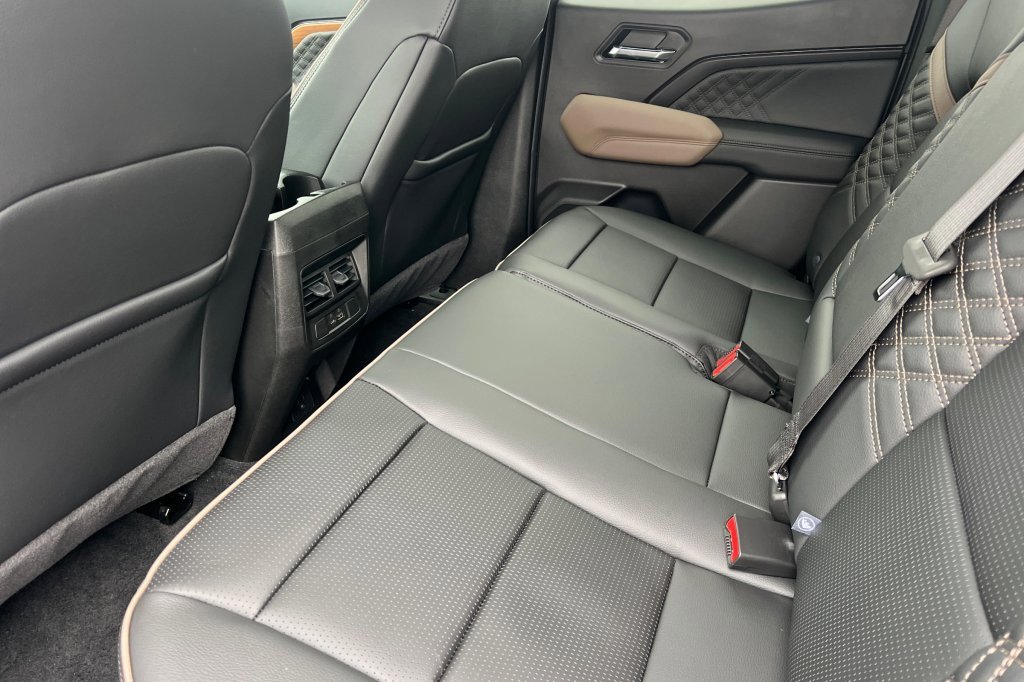 New 2026 GMC Canyon Denali image 9