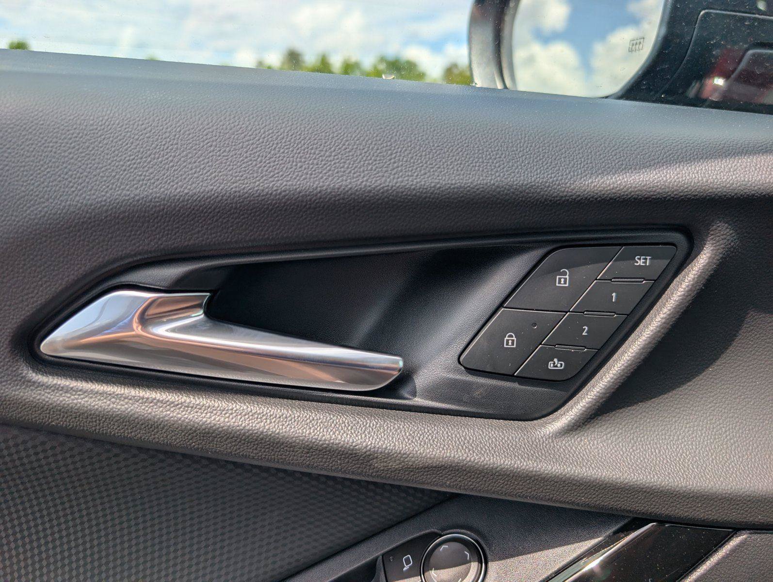 New 2026 Chevrolet Equinox RS w/ Convenience Package III FWD image 29