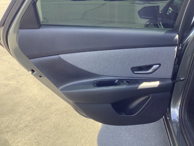 Used 2025 Hyundai Elantra Limited FWD image 26