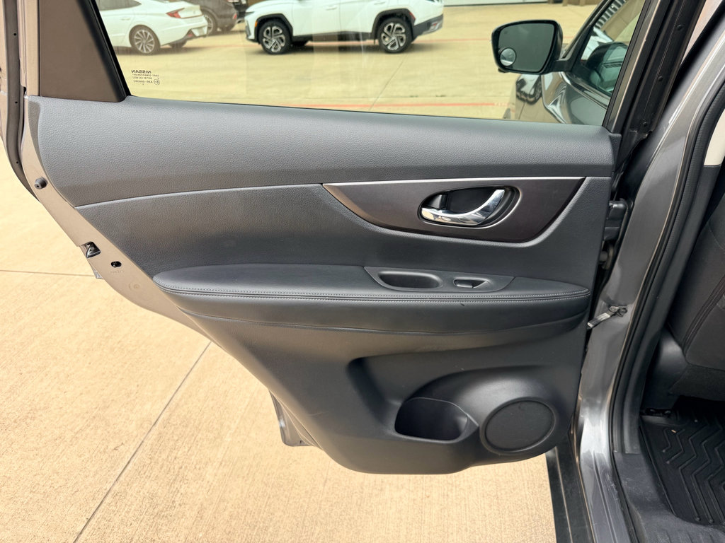 Used 2016 Nissan Rogue SV w/ SV Premium Package FWD image 23