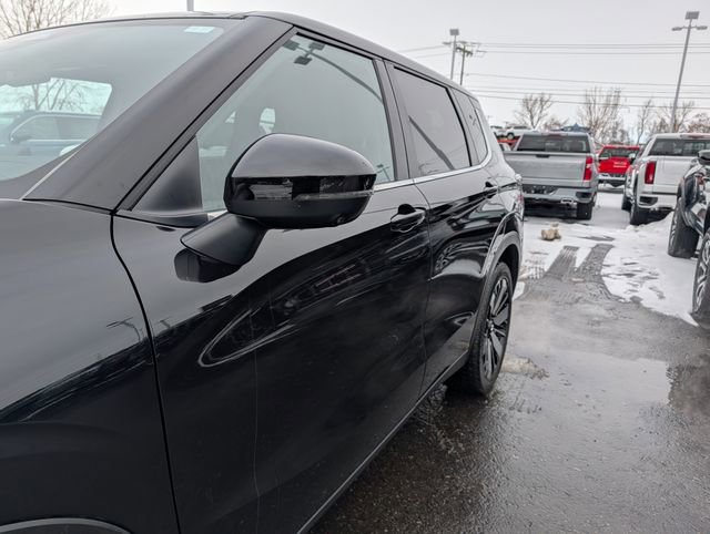 Used 2025 Mitsubishi Outlander SE AWD/4WD image 3