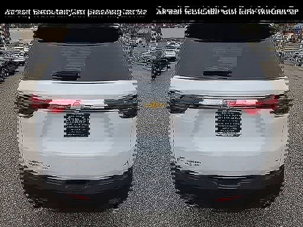 Used 2023 Chevrolet Traverse LT image 8