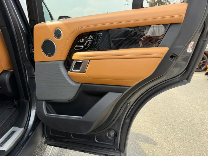 Used 2020 Land Rover Range Rover Autobiography image 28