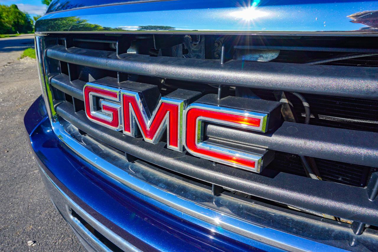 Used 2011 GMC Sierra 1500 SLE w/ SLE Preferred Package image 9