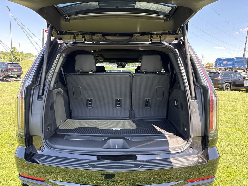 Used 2025 Cadillac Escalade V w/ LPO, Floor Liner Package AWD/4WD image 17