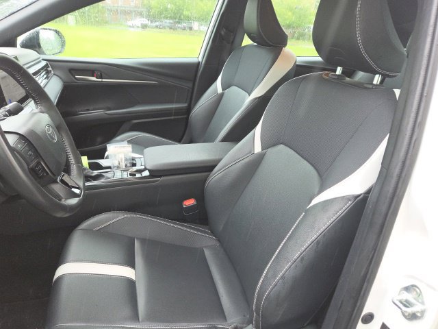 Used 2025 Toyota Camry SE FWD image 13